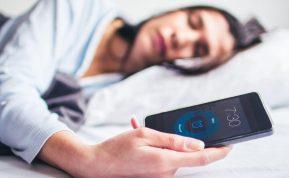 Kodėl geriau nenaudoti mobiliojo telefono kaip žadintuvo?