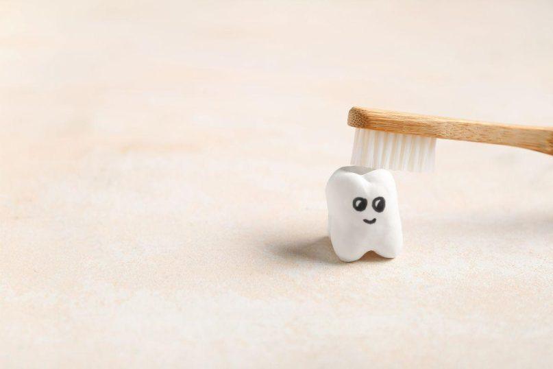 Kodėl išsivalius dantis nereikėtų skalauti burnos ir kiti dantų priežiūros patarimai