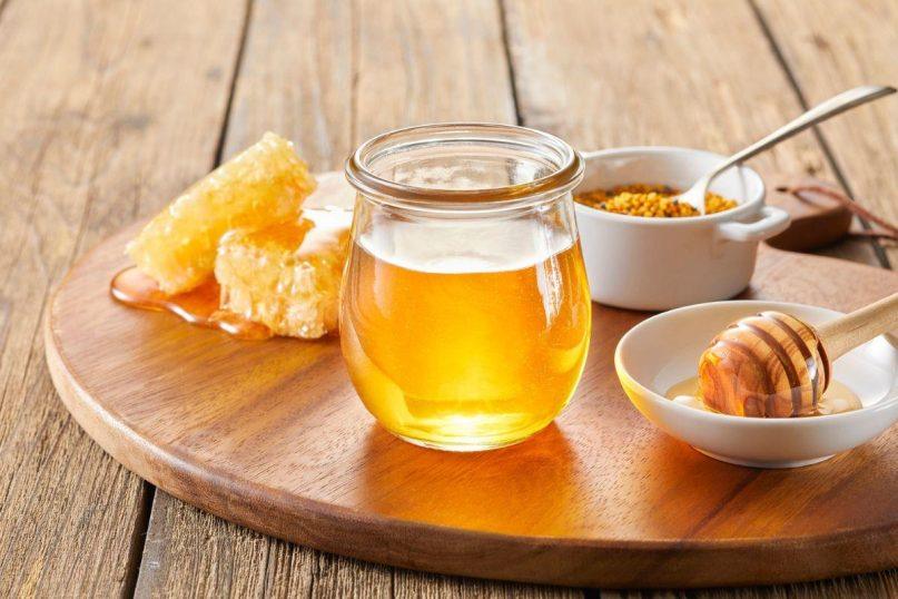 Kodėl prieš miegą naudinga suvalgyti šaukštą medaus? 5 priežastys