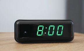 Kokią dvasinę reikšmę turi įprotis keltis