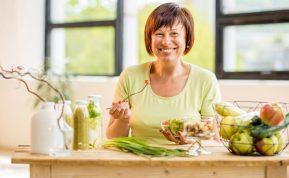 Kokie mitybos įpročiai yra svarbūs vyresnio amžiaus žmonėms: