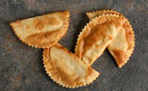 Kopūstų ir maltos mėsos čeburekai