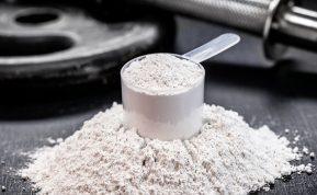 Kreatinas: kodėl tai vienas veiksmingiausių papildų moterims ir vyrams