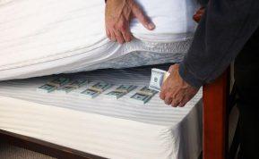 Kur paslėpti pinigus: geriausios valiutos slėptuvės