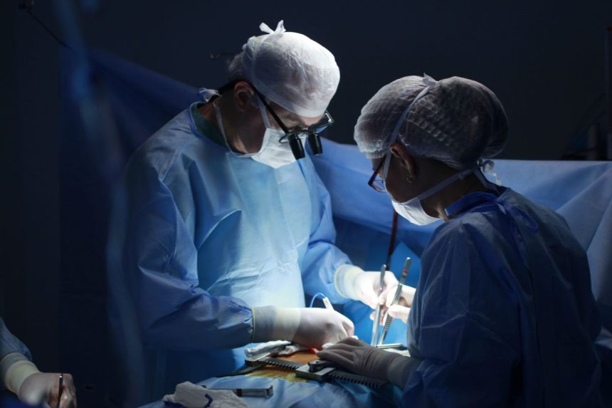 Motina nori, kad jos 14 metų dukrai būtų atlikta plastinė operacija: „Bjaurūs žmonės nieko nepasiekia“