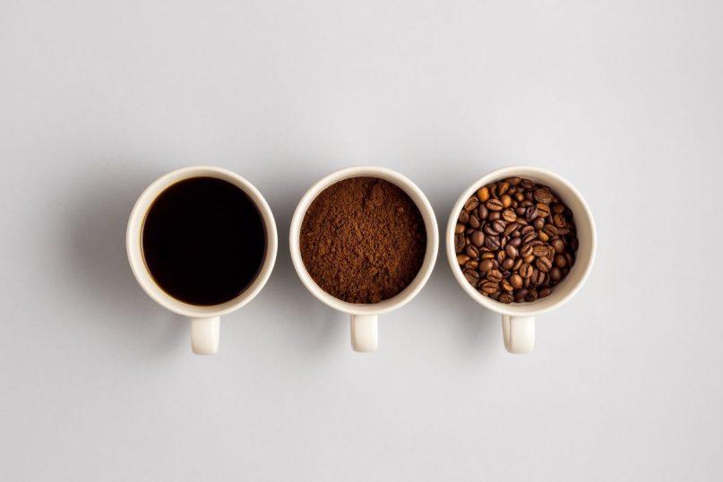 nereikėtų gerti daugiau nei keturių puodelių kavos per dieną