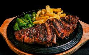 Orkaitėje kepti kiaulienos kepsniai