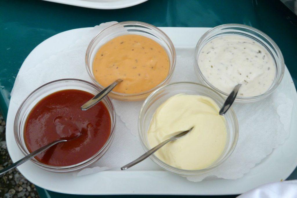 Padažų negalima pilti ant garnyro