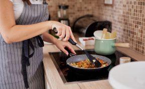 Paklausiau draugės patarimo ir gamindama nebeišpurvinu viryklės