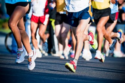 Paliko savo partnerį, kai šis susirgo vėžiu, o dabar jo atminimui bėgs maratoną