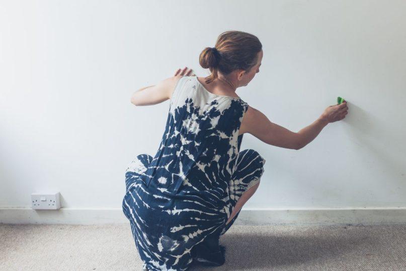 paprastas sienų ir grindjuosčių valymo būdas