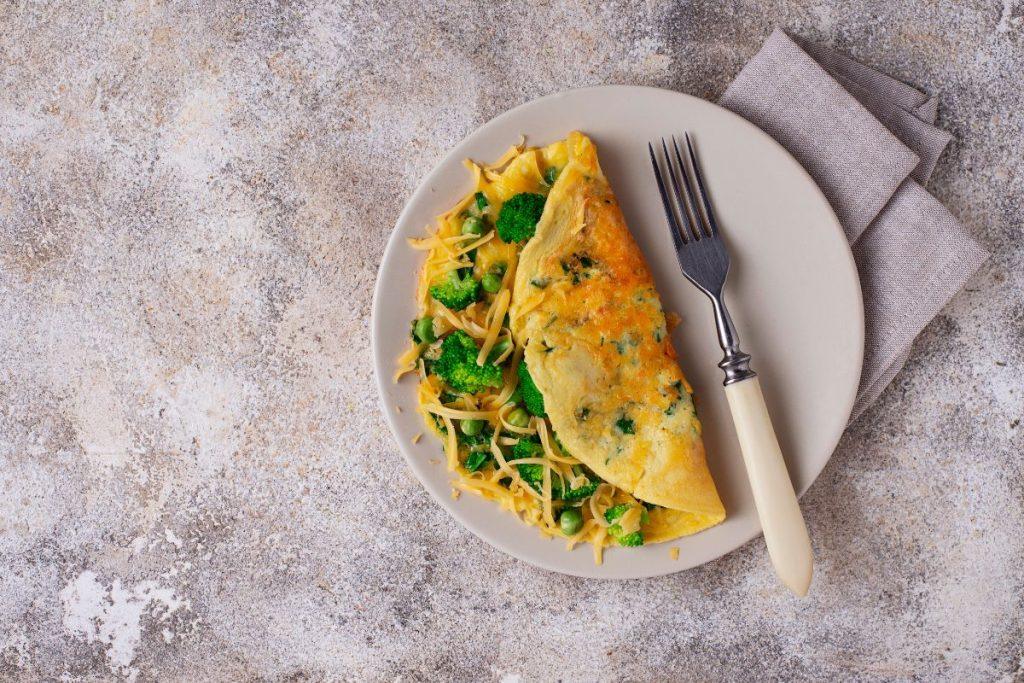 Patyręs virėjas pasidalino omleto receptais, kuriuos dievino visi 90-ųjų vaikai! Omletas su manais