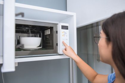 Produktai, kurių maisto kaitinimas mikrobangų krosnelėje gali būti pavojingas