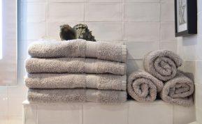 Skalbdama senus rankšluosčius pasinaudojau močiutės patarimu