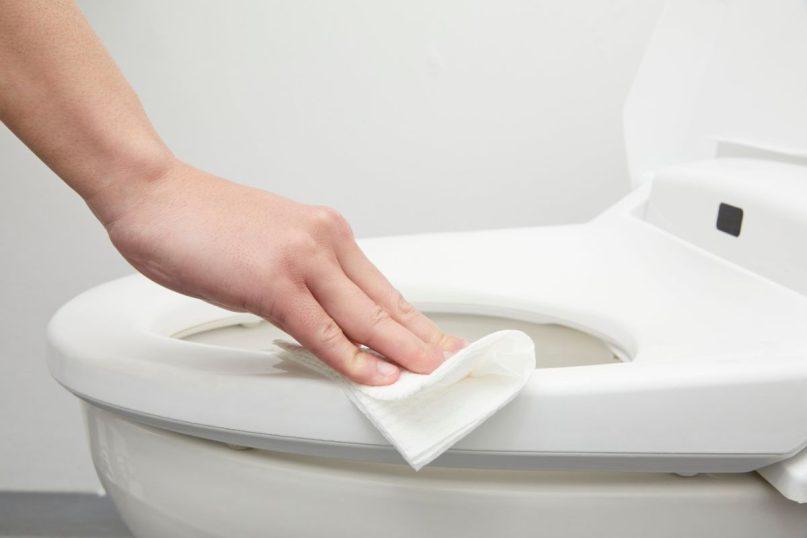 Sudrėkinkite popierinių rankšluosčių juosteles actu