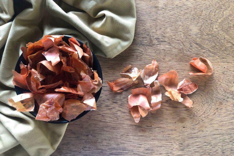 svogūnų lukštų trąšos