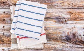 Triukas, kuris virtuvinius rankšluosčius padės išskalbti vos per 15 minučių!