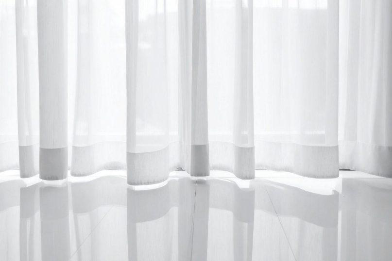 Visi kaimynai pavydi man baltų užuolaidų