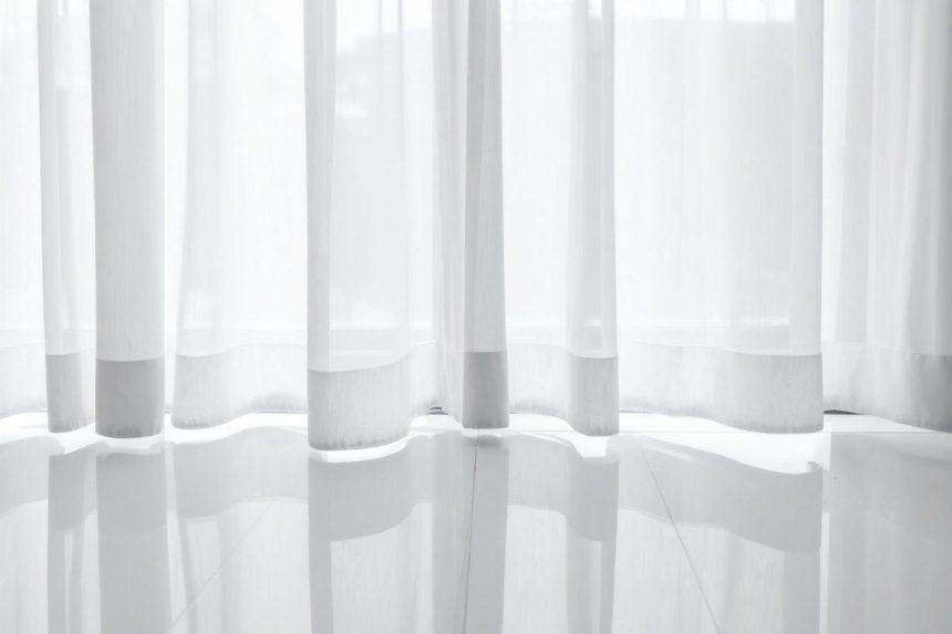 Visi kaimynai pavydi man baltų užuolaidų