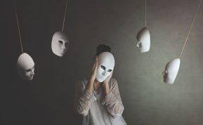 4 Zodiako ženklai, kuriems kiti dažnai įsmeigia peilį į nugarą