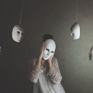 4 Zodiako ženklai, kuriems kiti dažnai įsmeigia peilį į nugarą