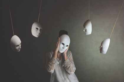 4 Zodiako ženklai, kuriems kiti dažnai įsmeigia peilį į nugarą