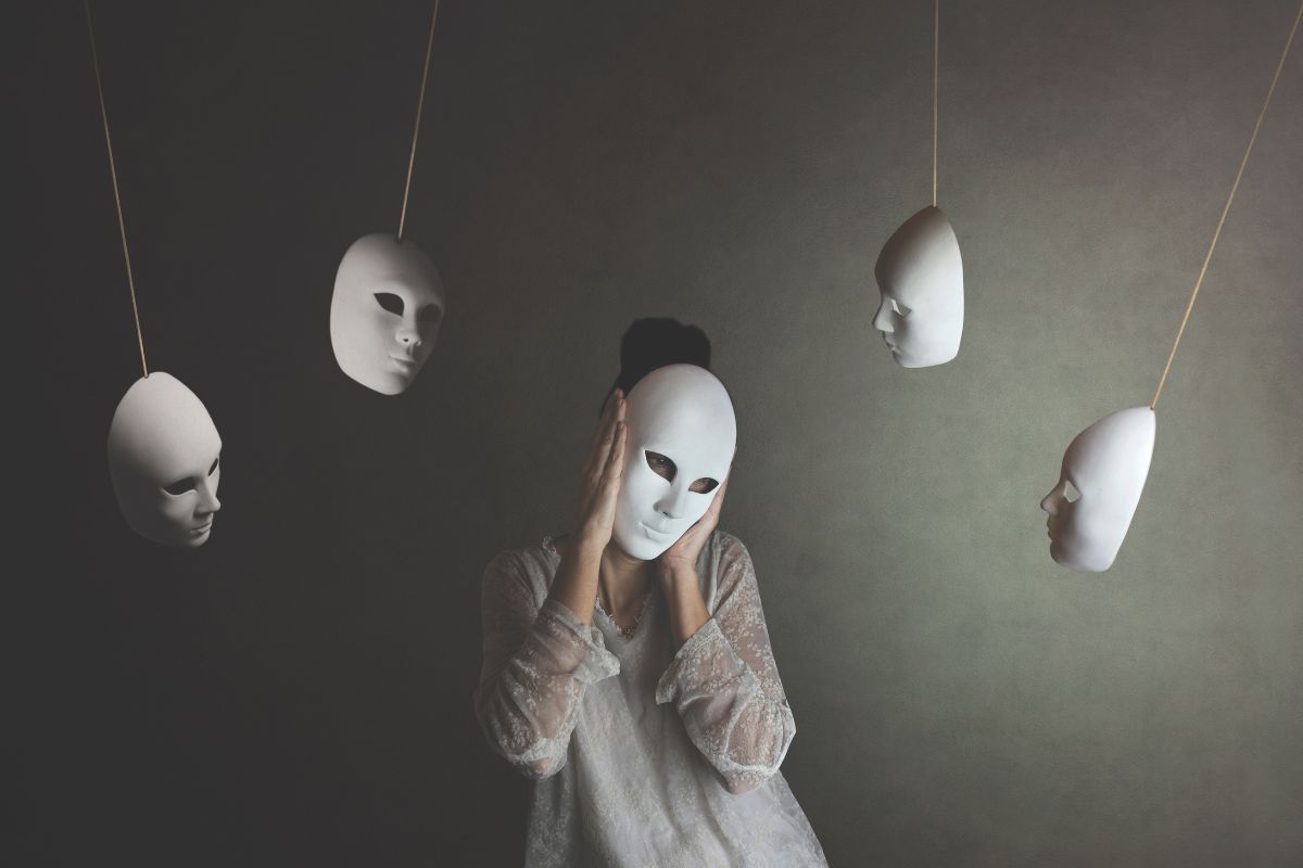 4 Zodiako ženklai, kuriems kiti dažnai įsmeigia peilį į nugarą