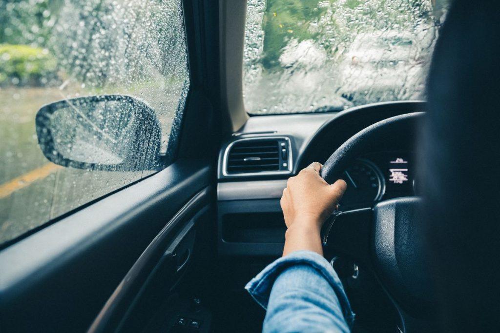 10 laimę nešančių ženklų, kurie patvirtina, kad gyvenime viskas bus gerai. Vairavimas lietingu oru