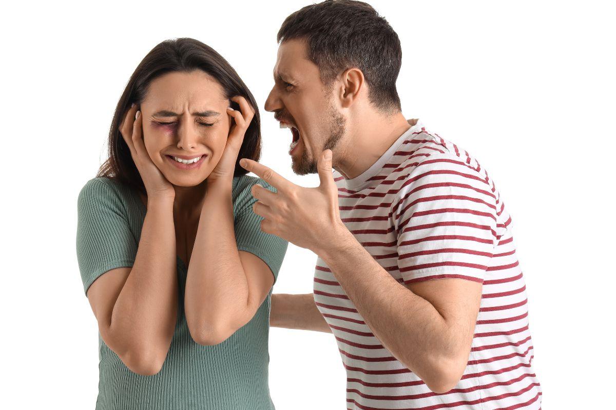 10 požymių, kad šalia jūsų yra emocinis smurtautojas