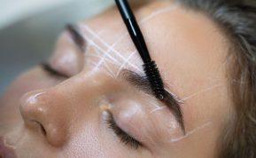 11 patarimų, kaip sutvarkyti antakius namuose lyg profesionaliam stilistui