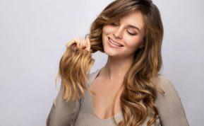 4 būdai, kaip nustatyti, ar plaukai sveiki, ir kiti jų priežiūros patarimai