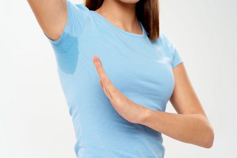 5 būdai, kaip pašalinti prakaito dėmes nuo drabužių