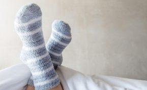 5 svarbios priežastys, kodėl visada turite miegoti su kojinėmis