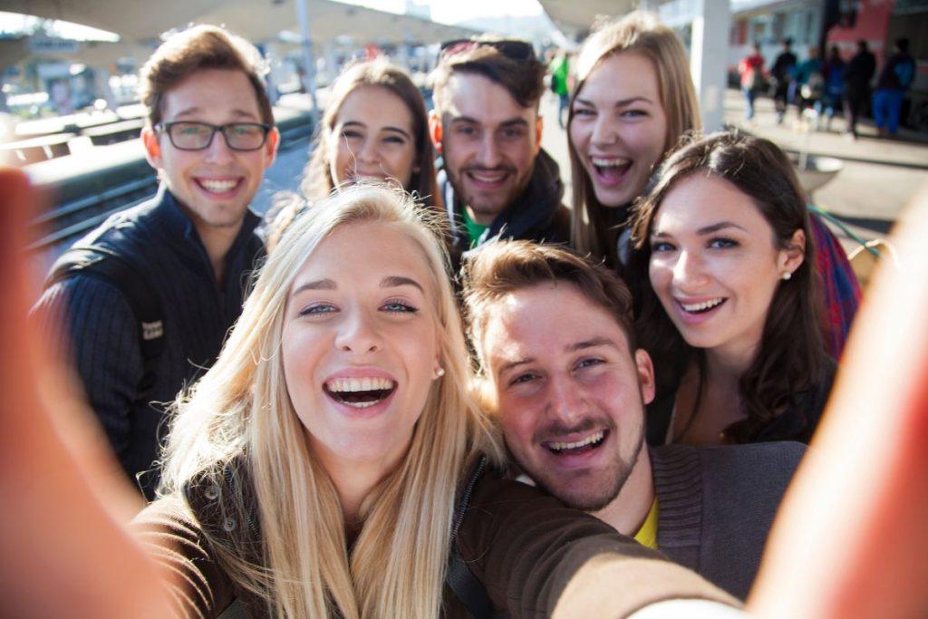 8 mąstymo ypatumai, kurie būdingi laimingiems žmonėms. Kiek įmanoma šypsokitės ir būkite pozityvūs