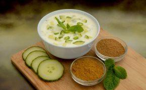 Agurkų ir mėtų jogurtinis padažas