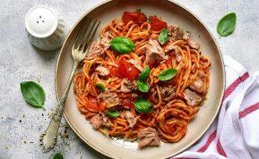 Aštrūs makaronai su tunu