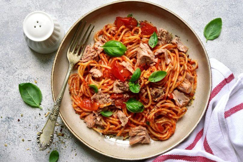 Aštrūs makaronai su tunu