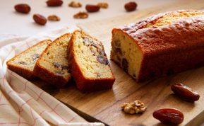 Datulių ir graikinių riešutų pyragas