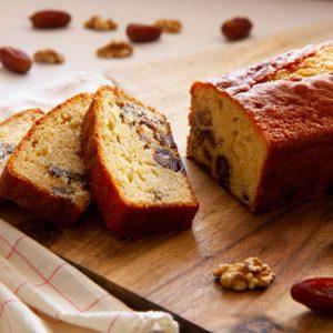 Datulių ir graikinių riešutų pyragas