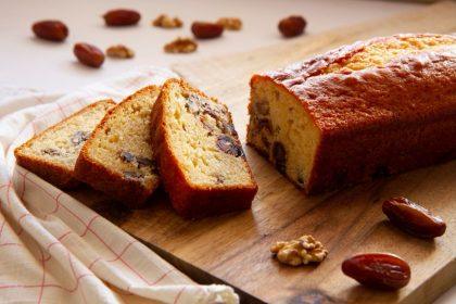 Datulių ir graikinių riešutų pyragas