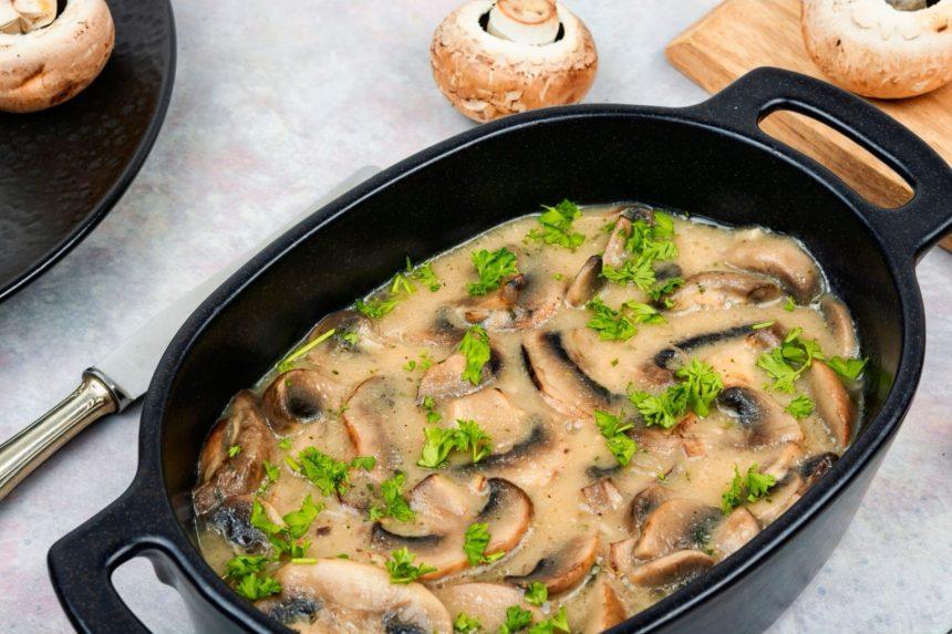 Grybų padažas su grietinėle