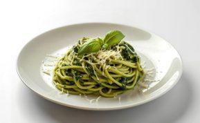 Kreminiai makaronai su špinatais