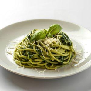 Kreminiai makaronai su špinatais