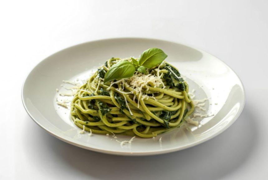 Kreminiai makaronai su špinatais