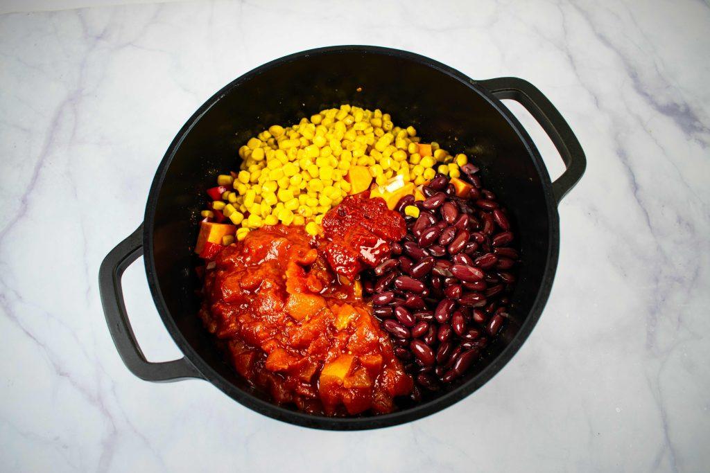 Maltos kalakutienos troškinys. Pomidorų pasta