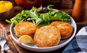 Menkės kepsneliai su naminiu majonezu