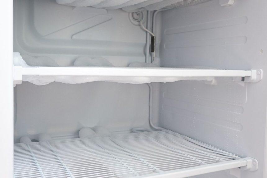 Ar šaldytuve yra šerkšnas