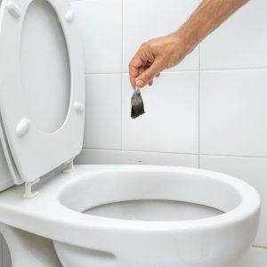 Arbatos maišeliai klozete: paprastas triukas, kuris pašalina kalkes ir nešvarumus