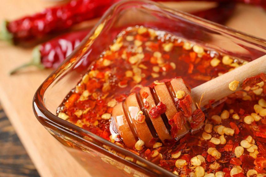 Aštrus medus: šiuolaikiška priemonė nuo kosulio, slogos ir gerklės skausmo