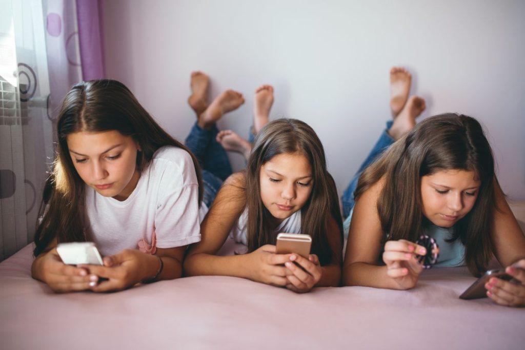 Australija pirmoji pasaulyje uždraus socialinius tinklus vaikams iki 16 metų. Laikas augti ne virtualioje o tikroje erdvėje